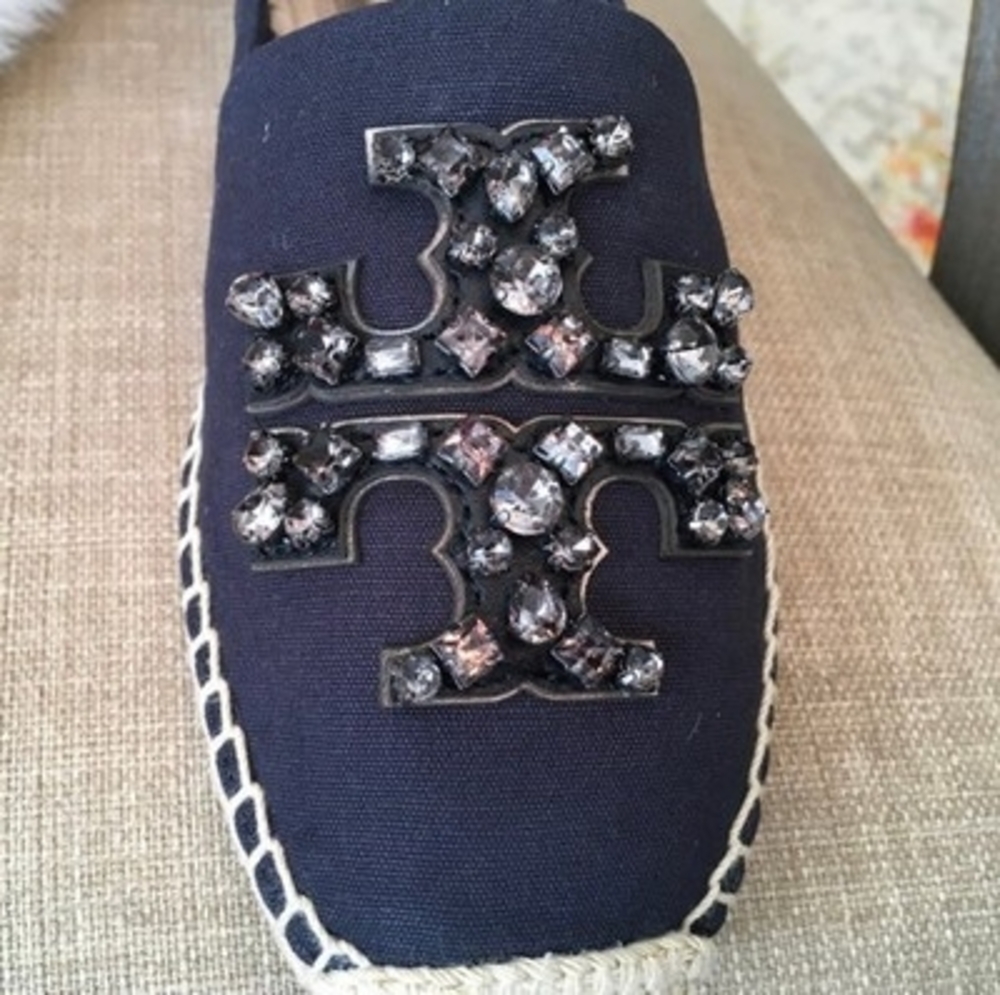 TORY BURCH Ines Embellished Logo Espadrille Flats Navy Canvas Size 5.5 NIB - Picture 8 of 12